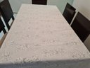 Ver imagem 6 de Kit Toalha de Mesa 4 Lugares Rendada Tnt + Toalha de Cristal - Branca 008