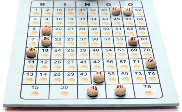 Jogo Bingo 24 Cartelas 90 Bolinhas Com Globo Infantil - A Colorida  Utilidades