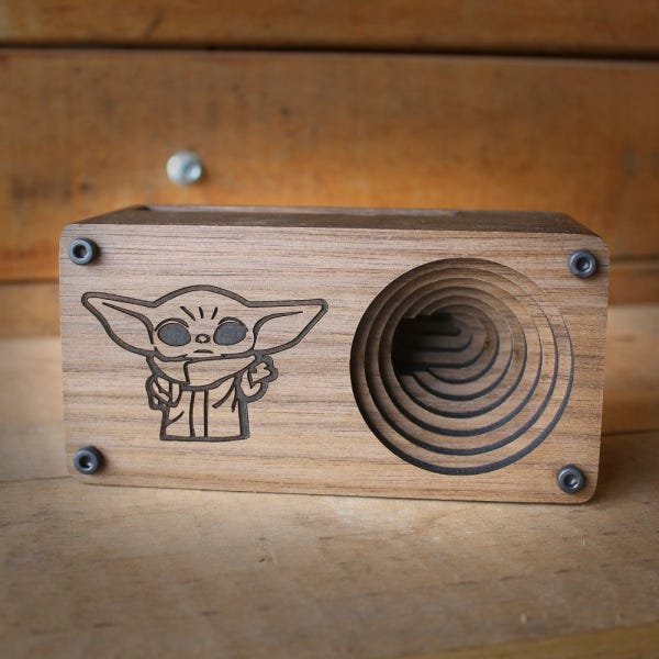 Caixa Amplificadora para Celular - Modelo Baby Yoda