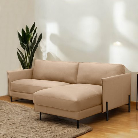 Sofá Decorativo Karine 3 Lugares Sala de Estar 230cm com Chaise Pés em Aço Couro Nude G88 - Gran Bel