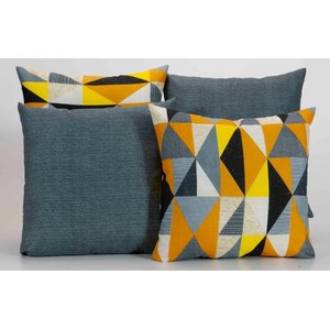 Kit com 4 Almofadas Decorativas Estampa Geométrico Cinza com Colorido