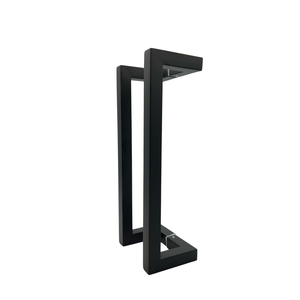 Puxador Porta Inox Deslocado Livrando a Fechadura Preto 60cm