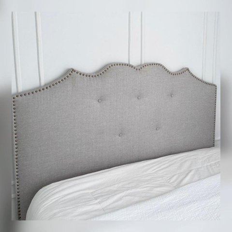 Cabeceira Estofada Queen Provençal Tecido Editável e Tachas Cor:linho Moderno Cinza