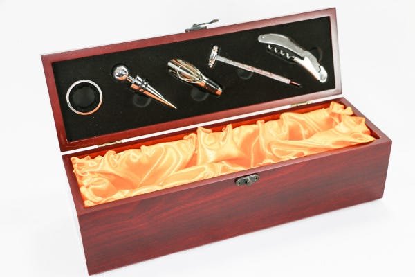 Kit Porta Vinho Luxo 5 Acessórios Inox e Caixa De Madeira - 1