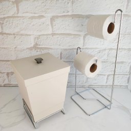 Lixeira para Banheiro Plástica com Suporte Cromado e Anel Interno 6,5L com Tampa Stolf Areia - 8