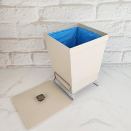 Lixeira para Banheiro Plástica com Suporte Cromado e Anel Interno 6,5L com Tampa Stolf Areia - 6