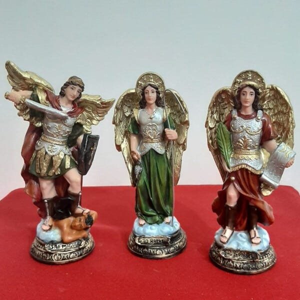 3 Imagens de Arcanjos São Miguel, São Rafael e São Gabriel em Resina Asas Douradas - 15 cm - 1