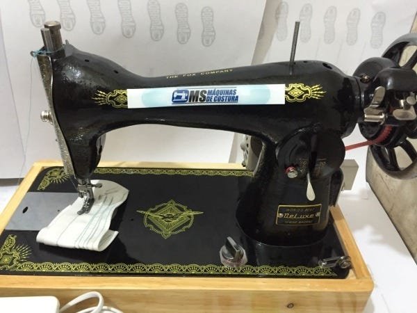 Máquina de costura Semi-industrial pretinha - 1