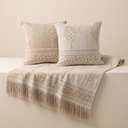 Ver imagem 2 de Kit Manta e Almofadas Decorativas para Sofá Bahamas Bege - Nexta Casa