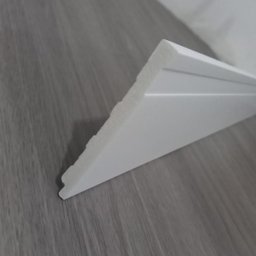 Rodape 10cm Poliestireno Frisado 51910 Slim - 2,4 Metros - 6