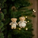 Ver imagem 2 de Jogo 2 Ursinhos Decorativos Natal Pelúcia Bege Casal Roupa Linho Xadrez Rústico 13cm
