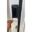Ver imagem 4 de Porta Pivotante Alumínio Branco 210(A) x 120 (L)  Com Fechadura Eletrônica Pado