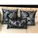 Ver imagem 1 de Kit 3 Almofadas Composê Preto e Prata Medalhão