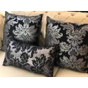 Ver imagem 3 de Kit 3 Almofadas Composê Preto e Prata Medalhão