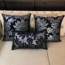 Ver imagem 2 de Kit 3 Almofadas Composê Preto e Prata Medalhão