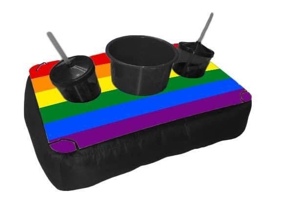 Almofada Bandeja Pipoca Balde e Copo Suede Macio e Madeira Personalizado - Bandeira LGBT - 2 Copos - 1