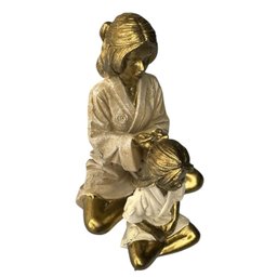 Estatua Carinho e Amor Mãe Penteando Cabelo Filha Laços entre Mãe e Filha - 6