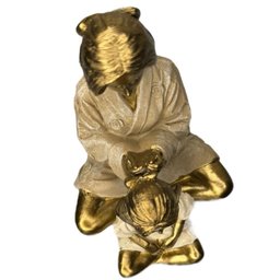 Estatua Carinho e Amor Mãe Penteando Cabelo Filha Laços entre Mãe e Filha - 5