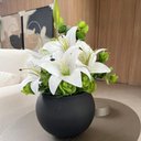 Ver imagem 3 de Arranjo Centro de Mesa Lírio Branco Completo Artificial Vaso Preto Decore Fácil Shop