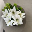 Ver imagem 2 de Arranjo Centro de Mesa Lírio Branco Completo Artificial Vaso Preto Decore Fácil Shop