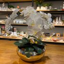 Ver imagem 1 de Arranjo Grande Centro de Mesa 3 Orquídeas Branca 3d Vaso Espelhado