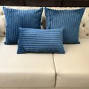 Ver imagem 4 de Almofada Retangular Flanel Pelúcia Azul Prussiano 50x28cm