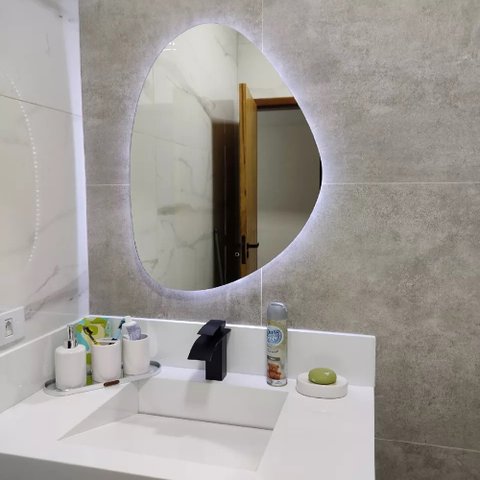 Espelho Orgânico Lapidado com Led 85x55cm com Led Frio e Bateria