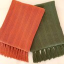 Ver imagem 1 de Kit com 2 Mantas Quadriculada para Sofá e Camas Verde Oliva e Terracota Xale 1,20x1,80 M Artesanato