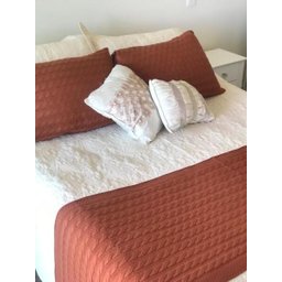 KIT PESEIRA DE TRICÔ LUXO CAMA DE CASAL QUEEN 230X60 cm + 2 CAPAS DE TRICOT COR TERRACOTA - 1