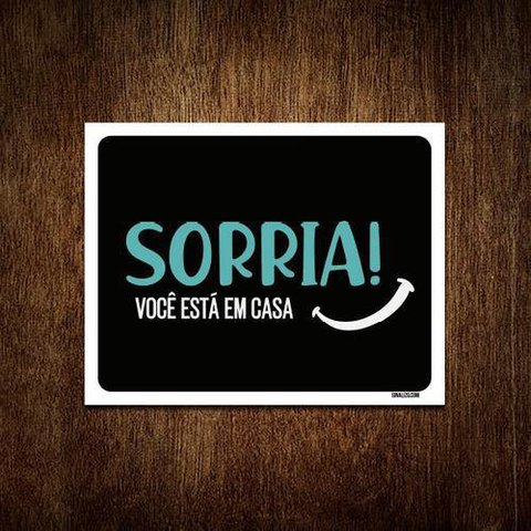 Placa Decorativa - Sorria Você Está Em Casa 27X35