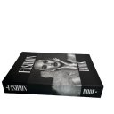 Ver imagem 1 de Decoração sala quarto livro fake cinza preto fashion book