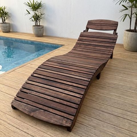 Espreguiçadeira Isa em Madeira Maciça para Área de Piscina e Jardim – Arveni – Nogueira
