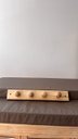 Ver imagem 4 de Cabideiro de Parede Madeira Pinus Natural 4 Ganchos – Ideal para Quarto, Banheiro, Hall e Entrada