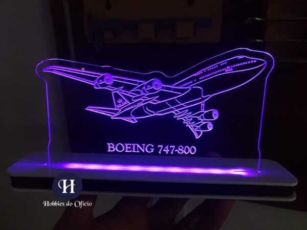 Luminária Abajur de Mesa Base Acrílica LED Avião Boeing 747 - Púrpura - 1