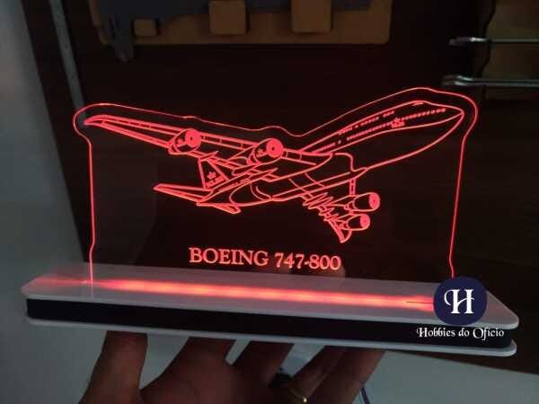 Luminária Abajur de Mesa Base Acrílica LED Avião Boeing 747 - Vermelho - 1