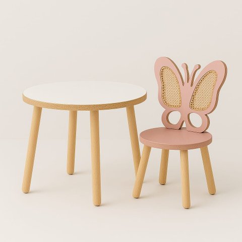 Mesa com Uma Cadeira Modelo Borboleta em MDF com Detalhes em Talagarç