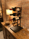Ver imagem 5 de Adega de Mesa Suporte Para 4 Garrafas Vinho Aço e Couro 58cm