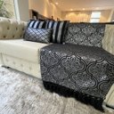 Ver mais imagens de Kit Manta Arabesco, 2 Capas de Almofada e 1 Almofada Retangular Luxo Preto e Prata 45x45cm