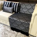 Ver imagem 1 de Kit Manta Arabesco, 2 Capas de Almofada e 1 Almofada Retangular Luxo Preto e Prata 45x45cm