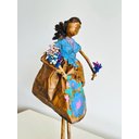 Ver imagem 4 de Escultura Mulher com Flores. Uma Peça Única, Artesanal, Feita em Papietagem