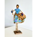 Ver imagem 3 de Escultura Mulher com Flores. Uma Peça Única, Artesanal, Feita em Papietagem