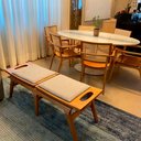 Ver imagem 2 de Banco Espaço Gourmet Pluna 130cm Madeira Maciça | Linho Cinza Claro - Sallar Home