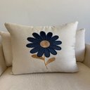 Ver imagem 2 de Almofada Linho Bordada Margarida 45x45 com Enchimento