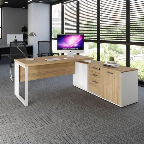 Mesa Industrial 1,50m C/ Armário e Cx de Tomadas Pé Metal F5