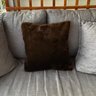 Capa Almofada Pelúcia Paris Pelo Baixo 40x40cm Antialérgica: Marrom - 1