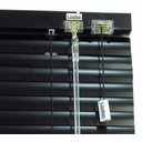 Ver imagem 5 de Persiana Horizontal 25mm Alumínio Crisdan sem Furos Aparente Largura 1,20 X 1,00 Altura Preta