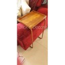 Ver imagem 1 de Apoio lateral sofá bandeja sem espelho porta copos base metal decoração de sala - MADEIRA / BRONZE