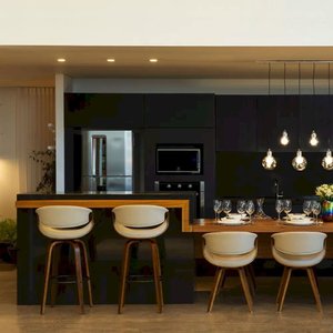 Banqueta Nicole Munique Giratória Couro e Base de Madeira Homenow Cor:nude