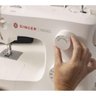 Máquina de Costura Doméstica Singer 8 Pontos M2405 127V - 3