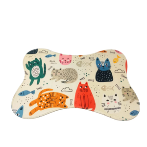 Tapete Osso Divertido Estampa Branco Gato